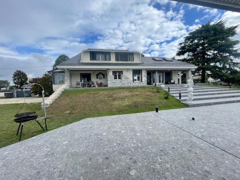 Maison - 300 m² - 12 pièces