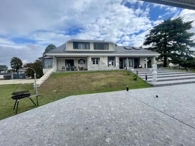 Maison - 300 m² - 12 pièces