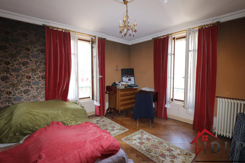 Maison - 200 m² - 7 pièces