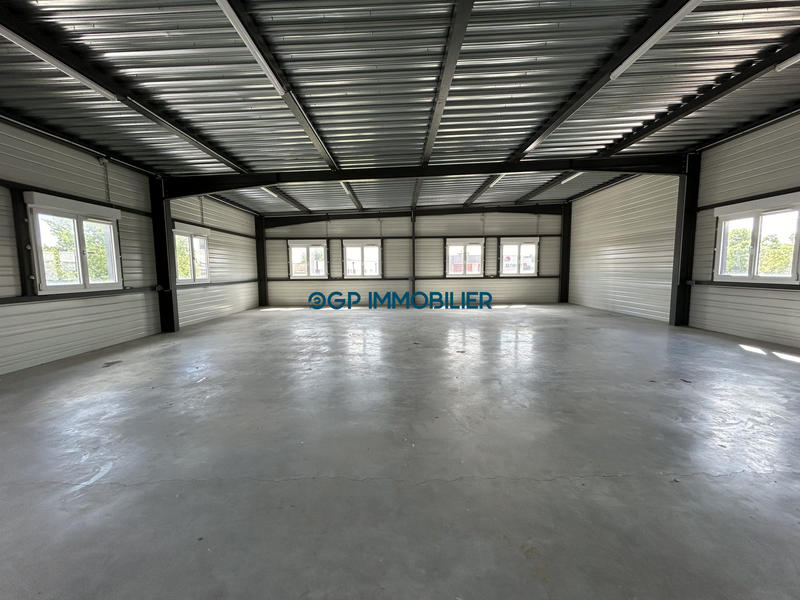 Local commercial - 140 m² - 1 pièce