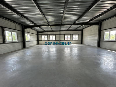 Local commercial - 140 m² - 1 pièce