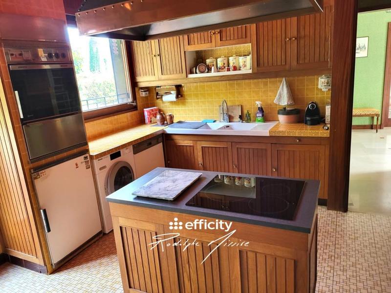 Maison - 180 m² - 8 pièces