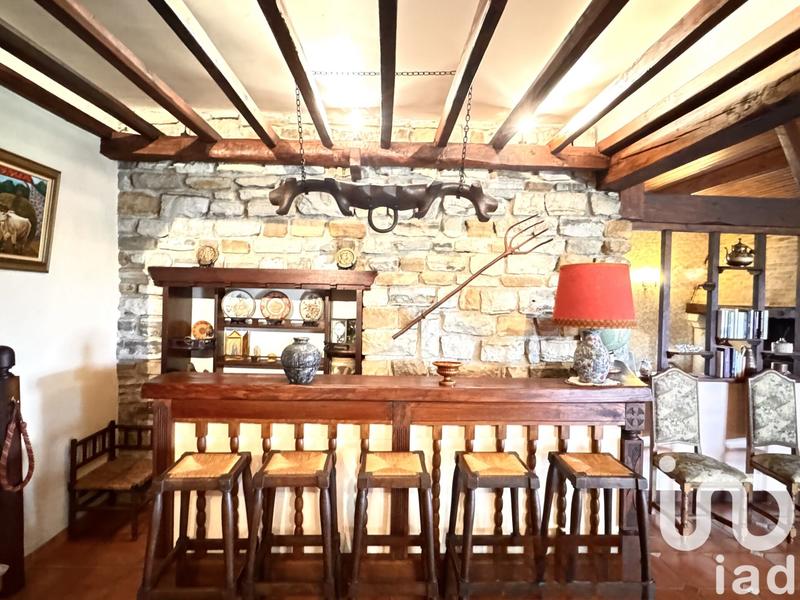 Maison - 290 m² - 9 pièces