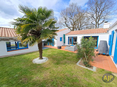 Maison - 224 m² - 6 pièces