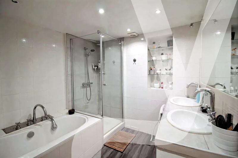 Appartement - 82 m² - 3 pièces