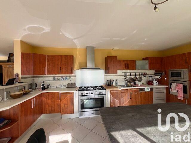 Maison - 204 m² - 7 pièces