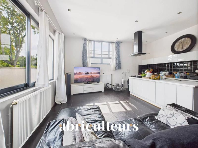 Loft - 117 m² - 6 pièces