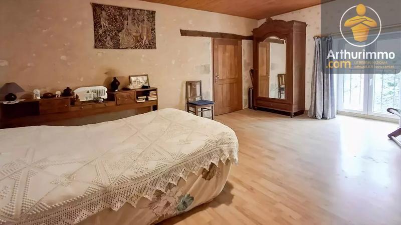 Maison - 223 m² - 9 pièces