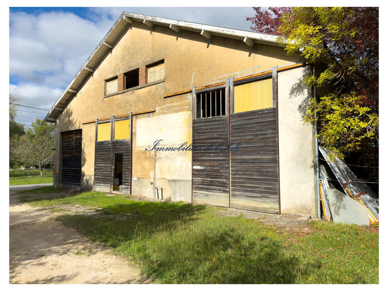 Maison - 210 m² - 1 pièce