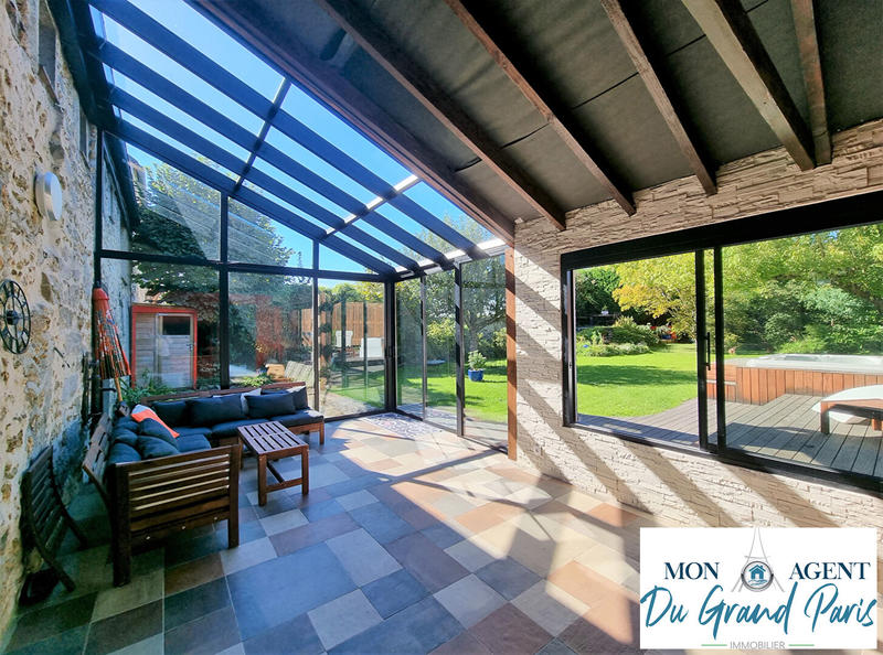 Maison - 273 m² - 8 pièces