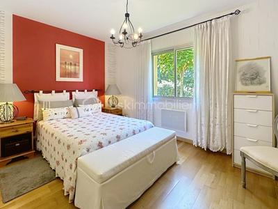 Maison traditionnelle - 142 m² - 4 pièces