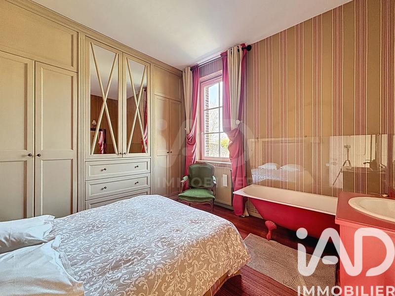 Maison - 238 m² - 9 pièces