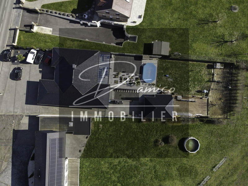 Maison - 214 m² - 10 pièces