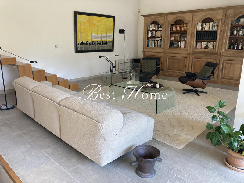 Propriété - 380 m² - 7 pièces