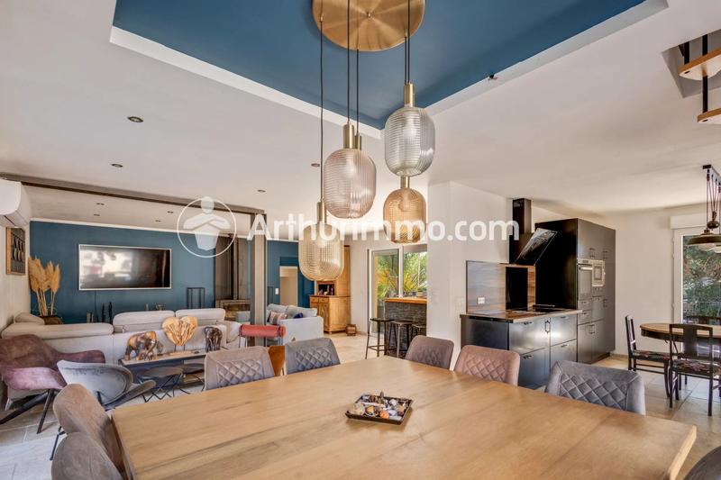 Maison - 244 m² - 7 pièces