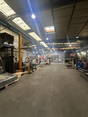 Entrepôt - 1 400 m²