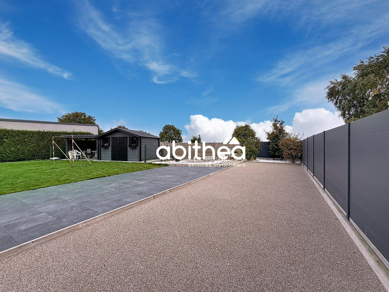 Maison - 305 m² - 9 pièces