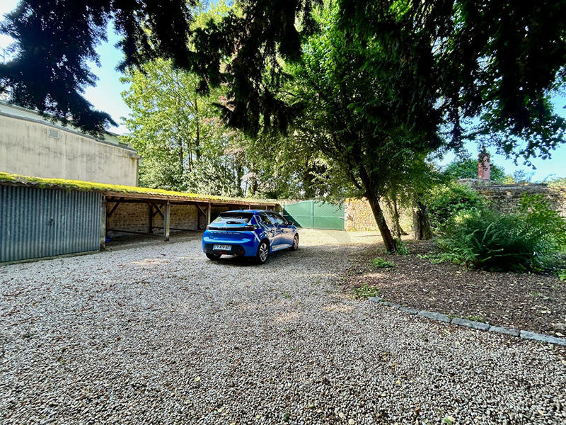 Maison - 235 m² - 10 pièces