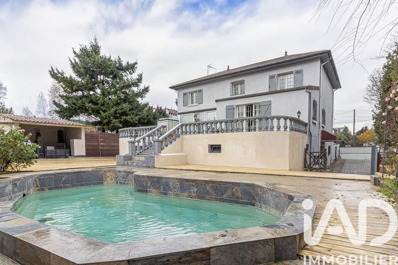 Maison - 307 m² - 10 pièces