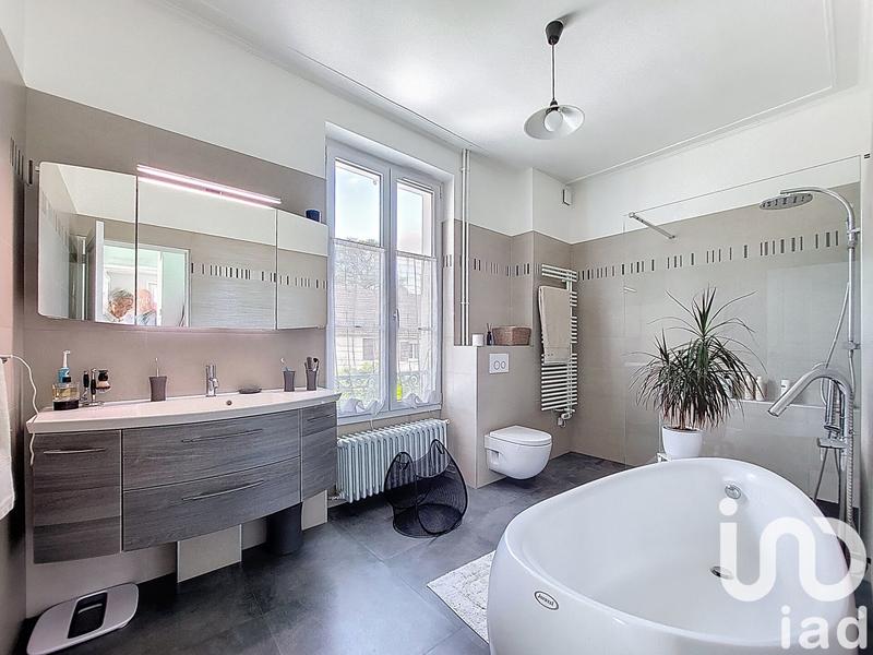 Maison - 233 m² - 8 pièces