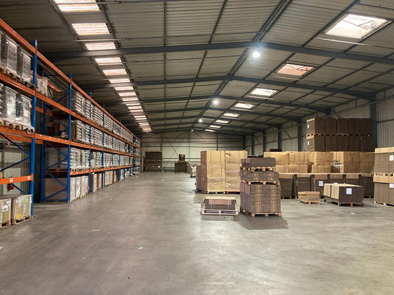 Local d'activité / Entrepôt - 1 210 m²