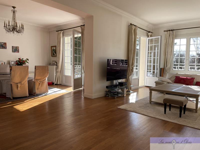 Maison - 208 m² - 9 pièces