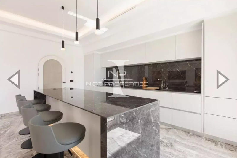 Appartement - 220 m² - 4 pièces