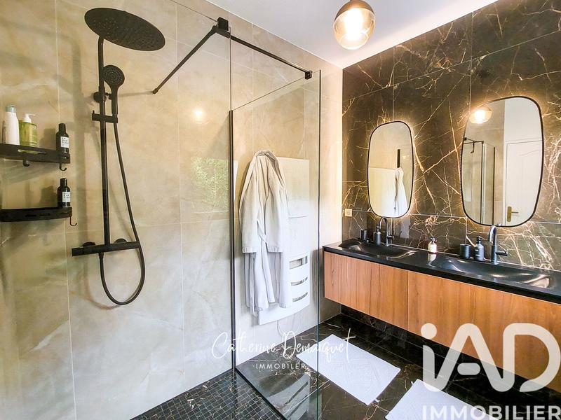 Maison - 203 m² - 8 pièces