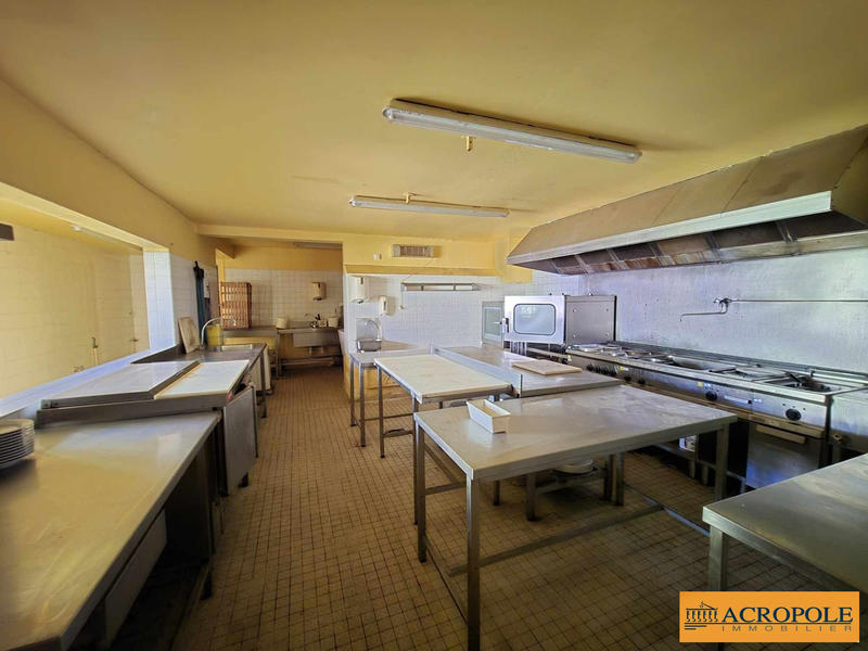 Maison ancienne - 415 m² - 10 pièces