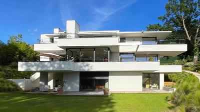 Maison - 465 m² - 10 pièces