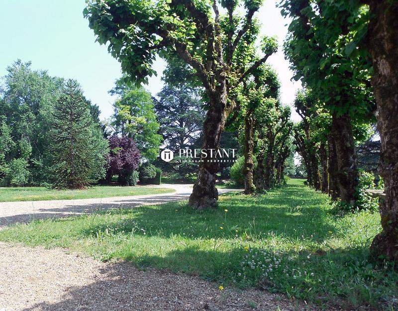 Château - 721 m² - 20 pièces