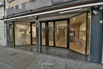 Local commercial - 170 m² - 3 pièces