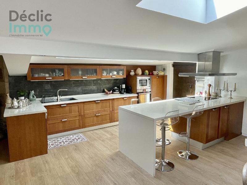 Maison - 275 m² - 9 pièces