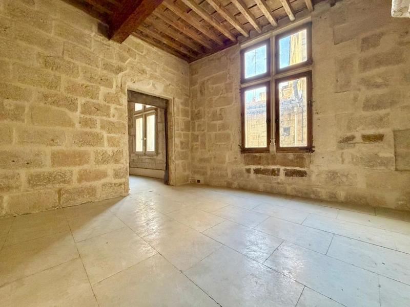 Appartement ancien - 101 m² - 4 pièces