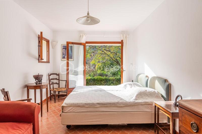 Demeure - 246 m² - 7 pièces