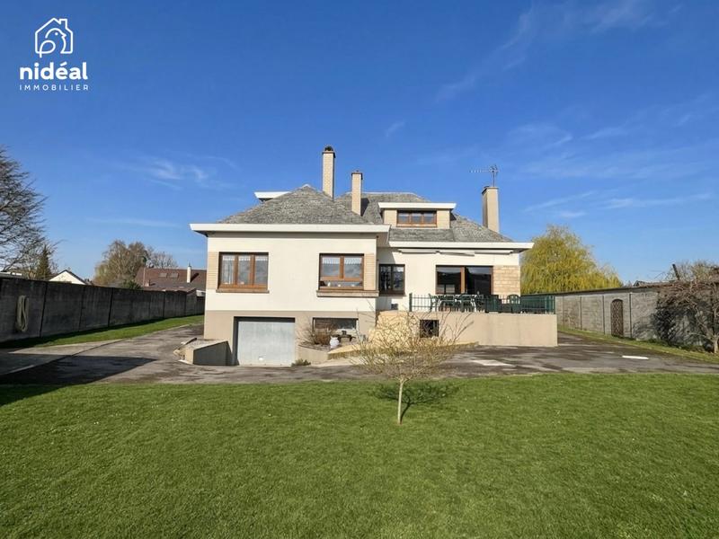 Maison - 185 m² - 8 pièces