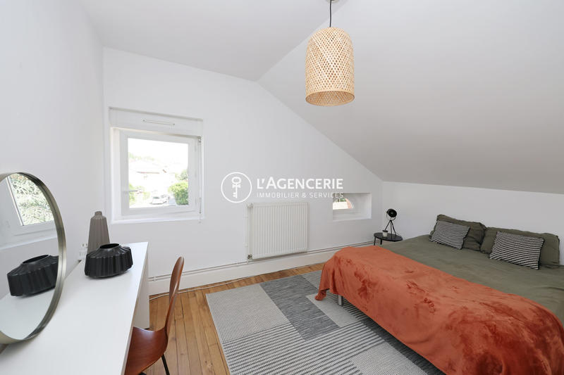 Maison - 196 m² - 8 pièces