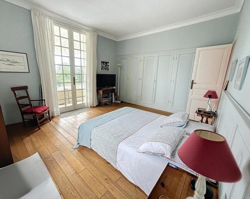 Villa - 360 m² - 7 pièces