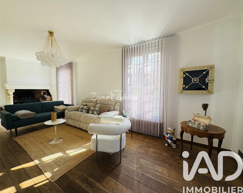 Maison - 227 m² - 8 pièces