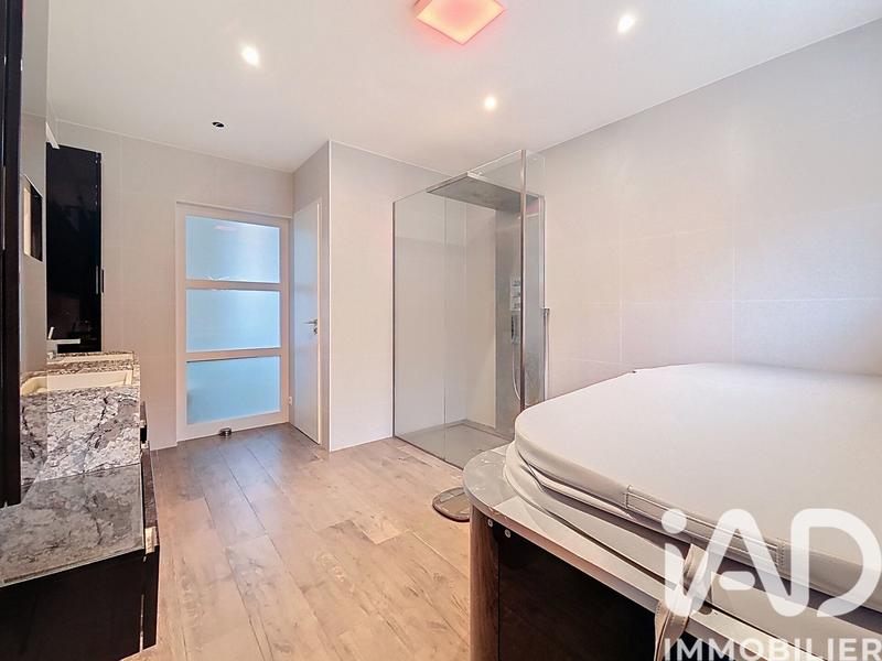 Maison - 446 m² - 9 pièces