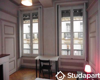 Chambre - 90 m² - 1 pièce