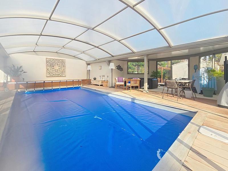 Demeure - 264 m² - 12 pièces