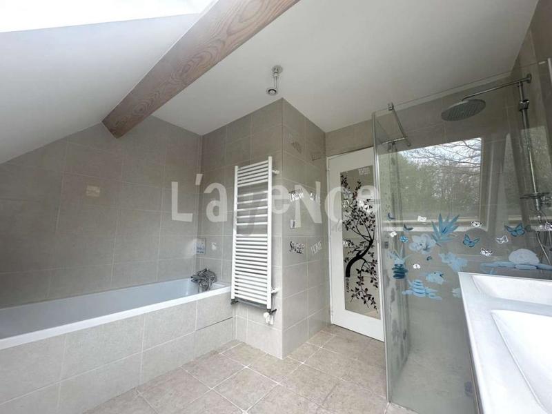 Pavillon - 135 m² - 8 pièces