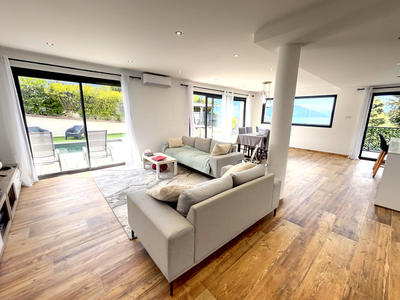 Villa - 215 m² - 9 pièces