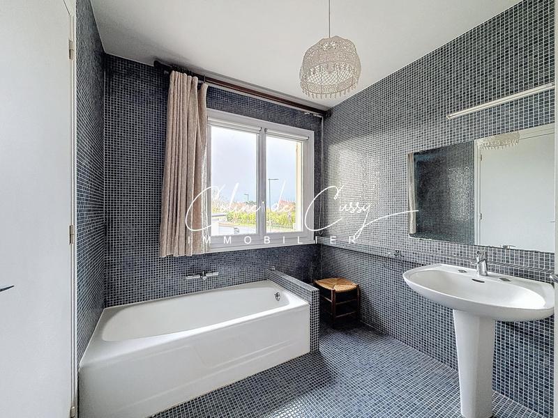 Maison - 234 m² - 7 pièces