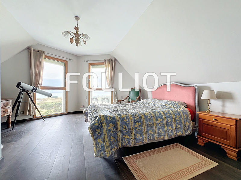 Maison - 215 m² - 10 pièces