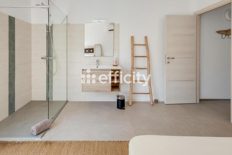 Maison - 211 m² - 7 pièces