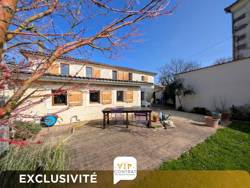 Maison - 246 m² - 9 pièces