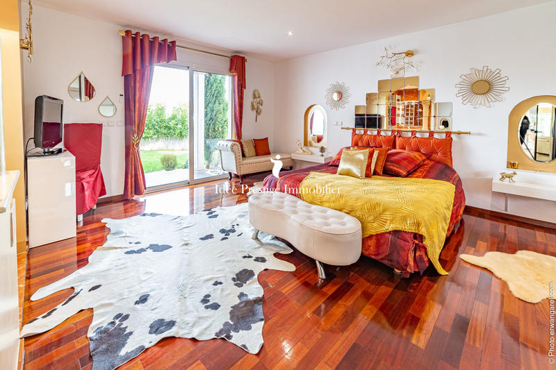 Maison contemporaine - 574 m² - 15 pièces