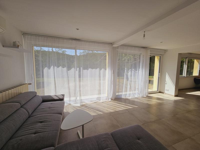 Maison traditionnelle - 180 m² - 6 pièces